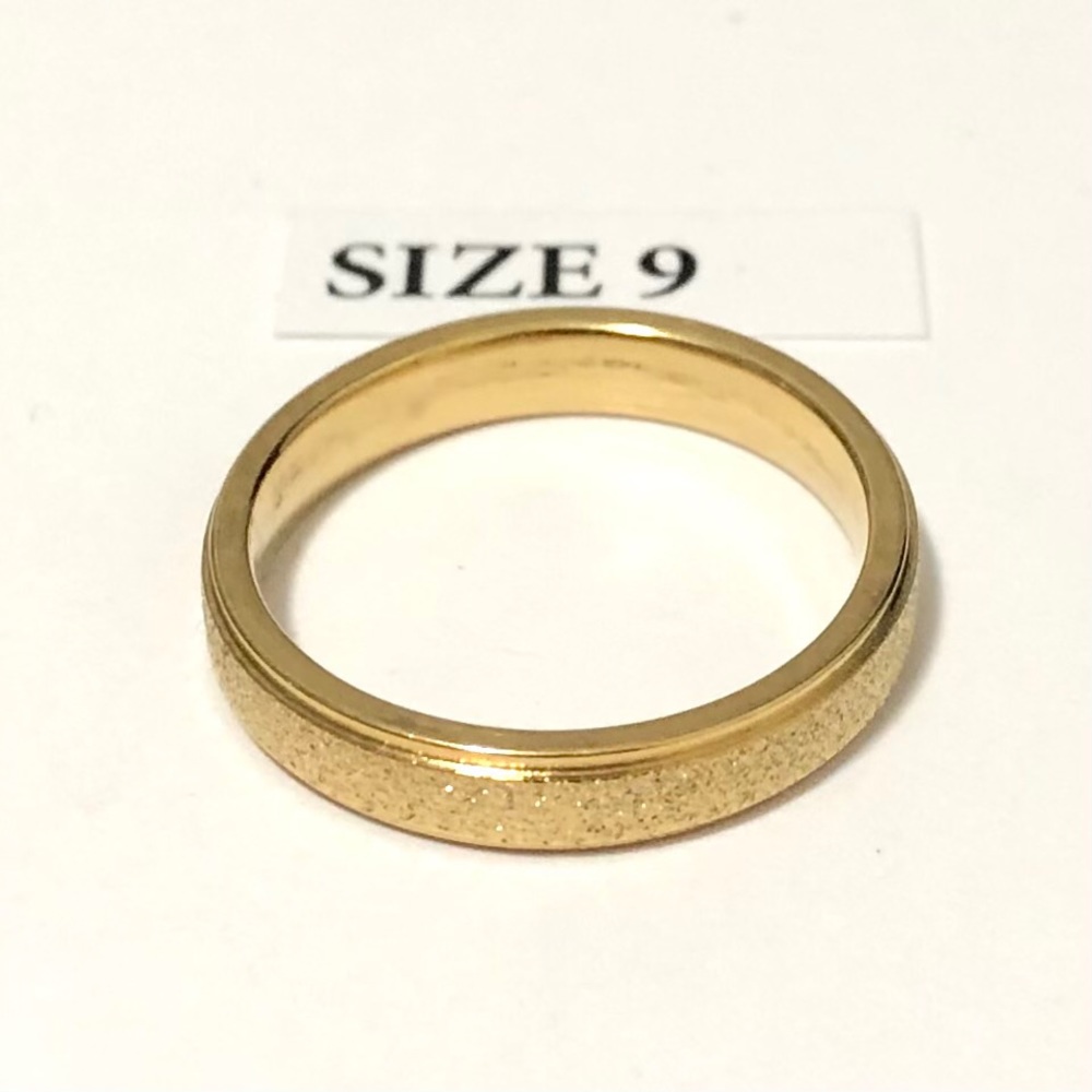 Men’s / Women’s Frosted Gold Tone Ring, Size 9